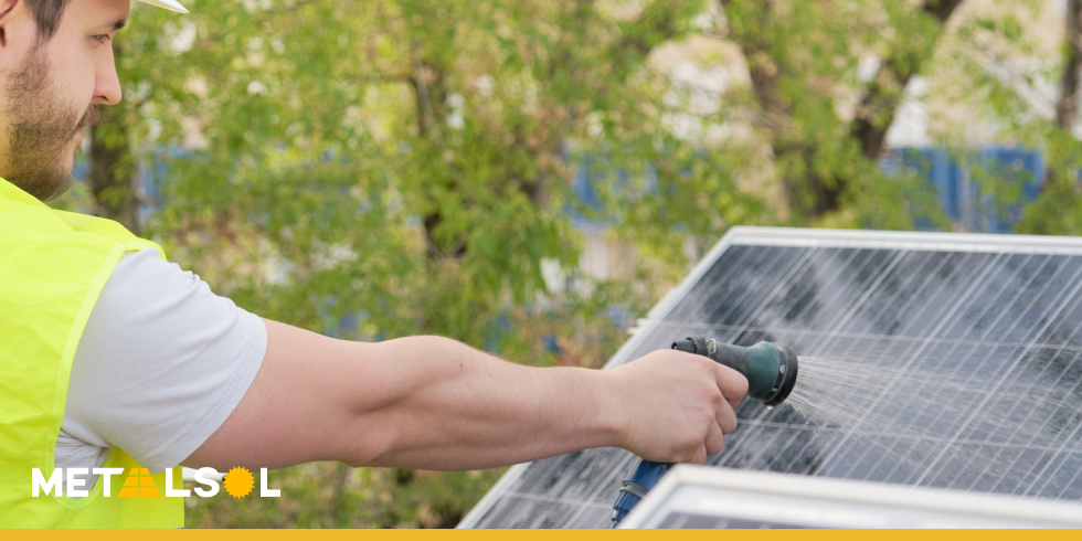 Limpeza de Placas Solares: Como Lavar Seus Painéis Solares?