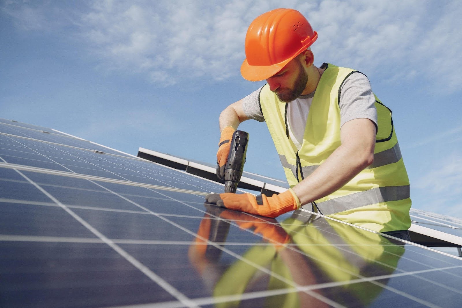 Manutenção Preventiva: Como Garantir a Máxima Eficiência do Seu Sistema Solar