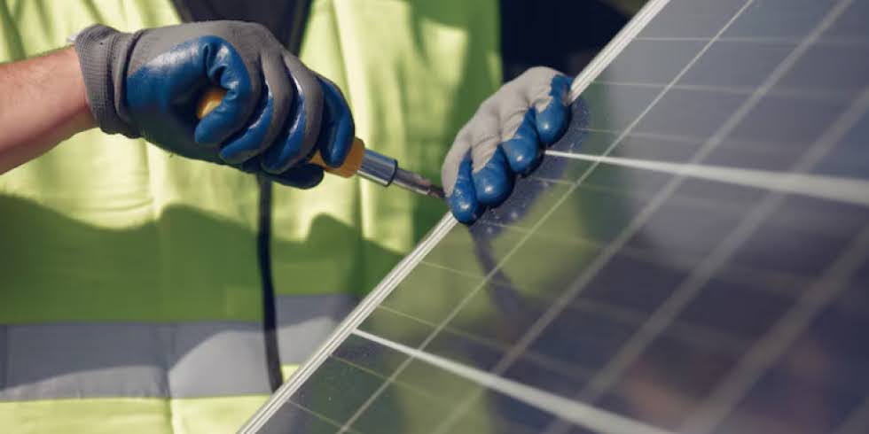 A manutenção de placas solares é mais simples do que parece

