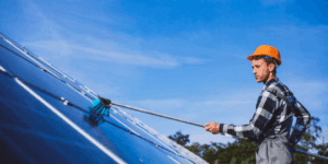 Read more about the article Limpeza de Placas Solares: Quando e Como Garantir a Máxima Eficiência do seu Sistema