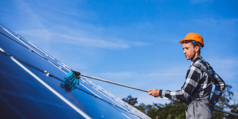 Read more about the article Limpeza de Placas Solares: Quando e Como Garantir a Máxima Eficiência do seu Sistema