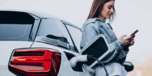 Read more about the article Carregador de Carro Elétrico em Casa: Como Funciona, Quanto Custa e Como Instalar